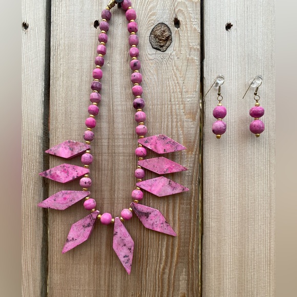 Pink Rhodonite Sphere Diamond Shape Gemstone Choker Bib Necklace and Ear… - Picture 4 of 6